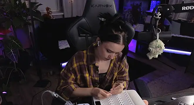 KiraLiLime Chat XXX in diretta