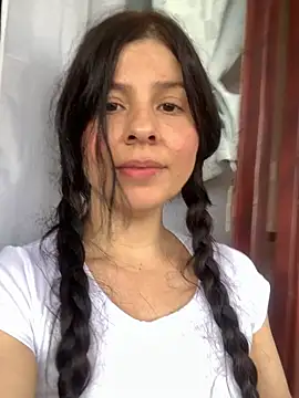 Estefani_32 Adlı Modelin Canlı XXX Sohbeti