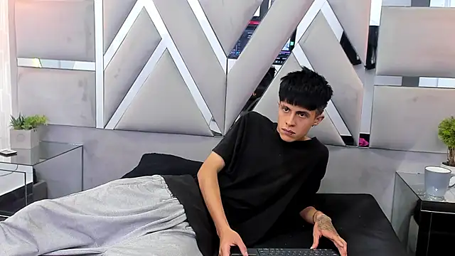 Chat XXX en directo de MikeHunteer