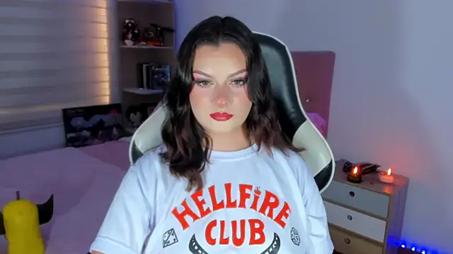 OphelianaRose33 Adlı Modelin Canlı XXX Sohbeti
