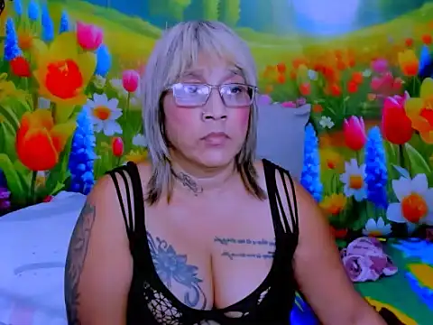 Chat +18 de indianroxy ao vivo