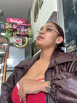 Sara-77's Live XXX Chat