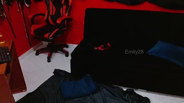 Czat XXX na żywo – Emily_Slave28