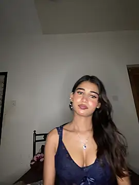 STRIP_GLOW's Live XXX Chat