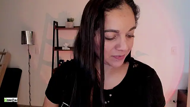 urcute_kitten Adlı Modelin Canlı XXX Sohbeti
