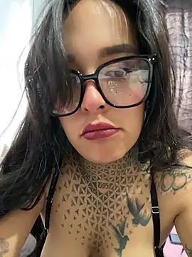 Annie_Alicee Adlı Modelin Canlı XXX Sohbeti