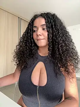 Curlyierr Adlı Modelin Canlı XXX Sohbeti