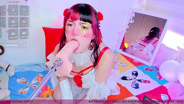 Tiny__Emmy_ Adlı Modelin Canlı XXX Sohbeti