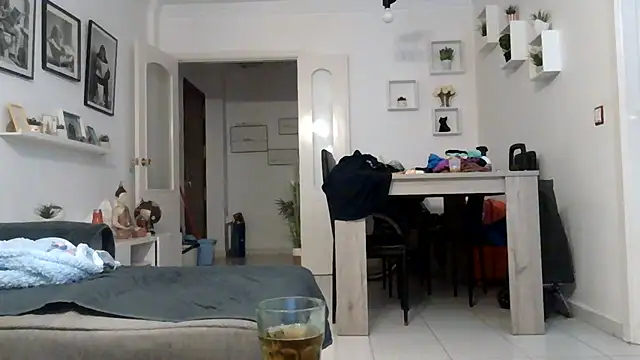yanick931 Adlı Modelin Canlı XXX Sohbeti