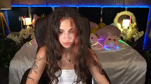 BabyFlowerr Adlı Modelin Canlı XXX Sohbeti