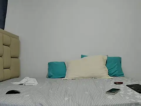Scarletcute24's Live XXX Chat