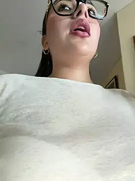 Natha_Fantasy Adlı Modelin Canlı XXX Sohbeti