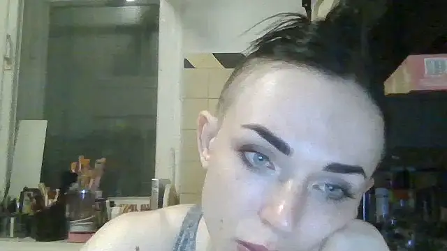 Chatroom XXX en direct de Trinsy_Love