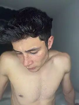 AustinJones_ Adlı Modelin Canlı XXX Sohbeti