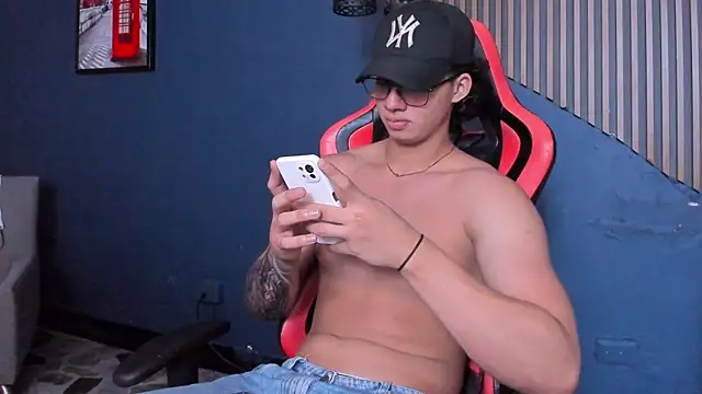 Chat XXX ao vivo de Axxel_Muscle