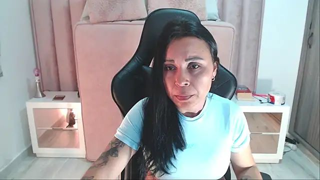 دردشة Natural_BIGASS_Nina الجنسية المباشرة