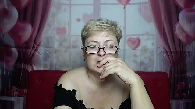 EmiliaGree's Live XXX Chat
