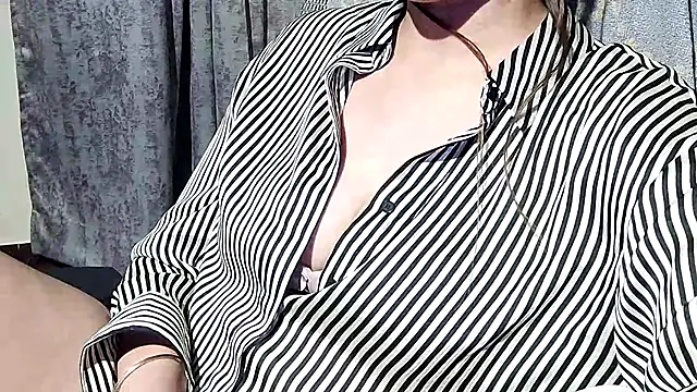 Nyra-Goddess Adlı Modelin Canlı XXX Sohbeti