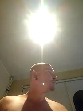 piercingpik XXX чат на живо