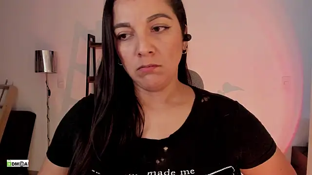 Chat +18 de urcute_kitten ao vivo
