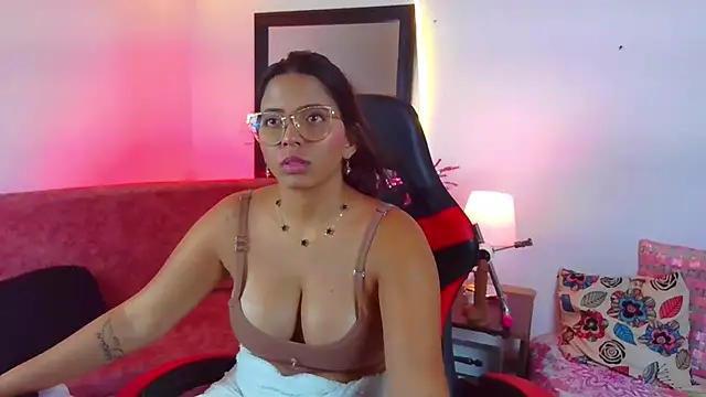 Megaan_Greey লাইভ XXX চ্যাট