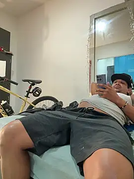 bigdick211292 élő XXX-chatje