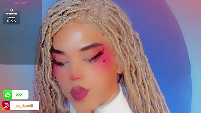 DanniLee_ élő XXX-chatje