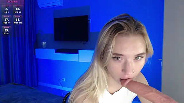 Emily_Hartt Live XXX-Chat