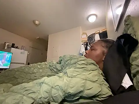 XXX chat uživo modela Tattedupdek