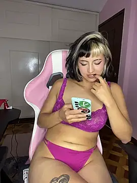 Chat +18 de RebelKitty_ ao vivo