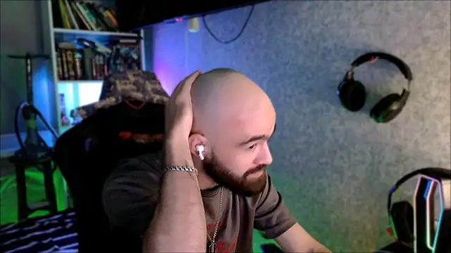 XXX chat uživo modela _Serious_Man