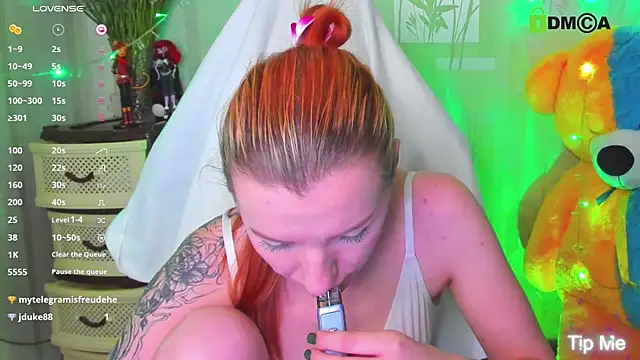 Chatroom XXX en direct de MeganNewCat