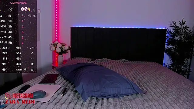 ZaraRed1 Chat XXX live
