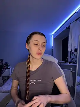 Uniarten élő XXX-chatje