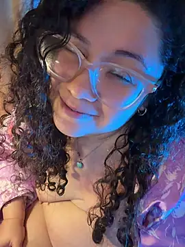 XXX chat uživo modela CurlyMilf_Vannexxxa