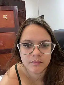 دردشة Laryssinha_69 الجنسية المباشرة