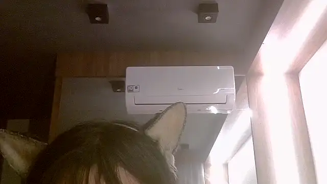 SkinnyKitten live XXX chat