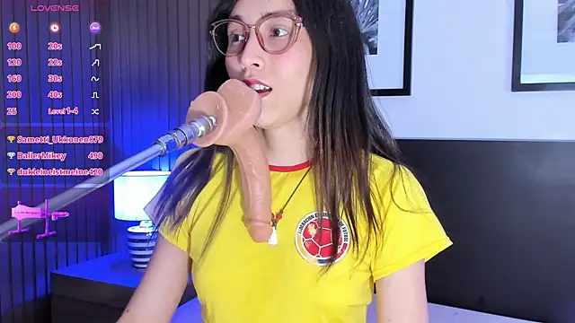 צ'אט XXX בשידור חי של doll_bella_