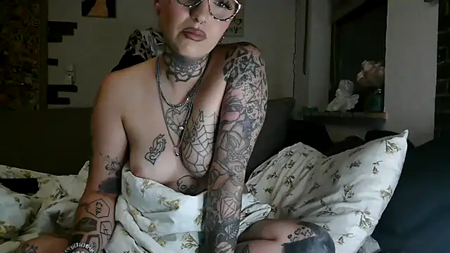 RoxxyInk's Live XXX Chat
