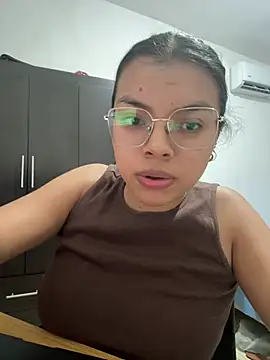 Chat +18 de Adri_zu ao vivo