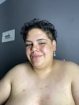 Hailey_Curvy élő XXX-chatje