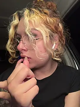 Joyce-fire's Live XXX Chat