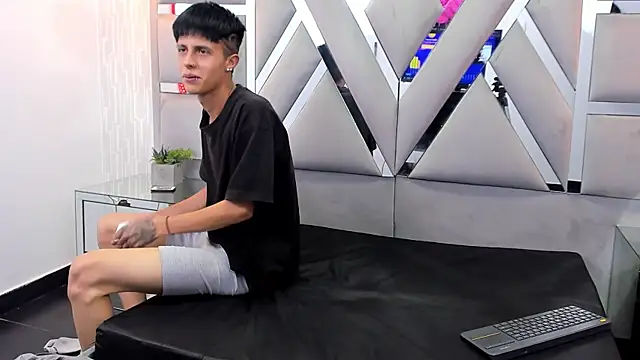 MikeHunteern Live XXX chat