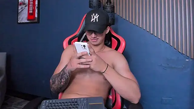 Axxel_Muscle élő XXX-chatje