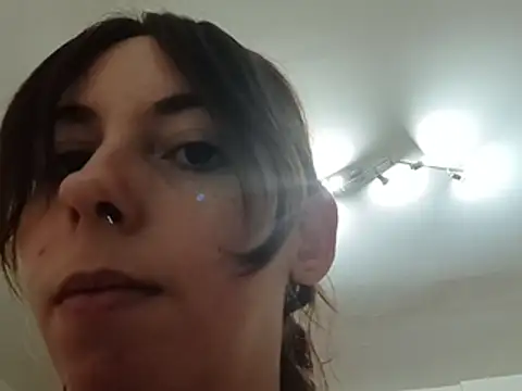 LadyFreyna Pertunjukan Webcam