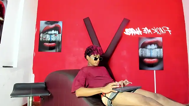 XXX chat uživo modela BOUL_GUYS