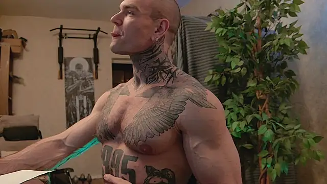 Pokazy przed kamerką – bulatov_xx