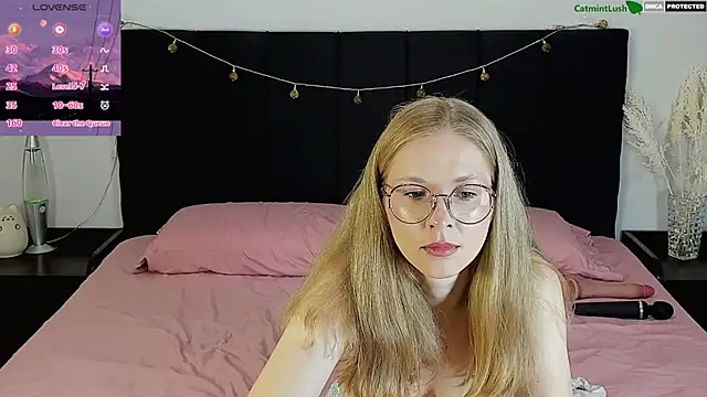 CatmintLush Adlı Modelin Canlı XXX Sohbeti