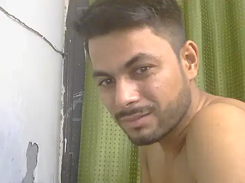 צ'אט XXX בשידור חי של Stubborndesiboy