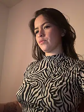 Little__Danni1 Adlı Modelin Canlı XXX Sohbeti